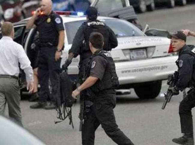 عاجل الشرطة :الان احتجاز شاب في فرجينيا بتهمة طعن شخصين وهو يهتف الله اكبر ... اليكم التفاصيل 
