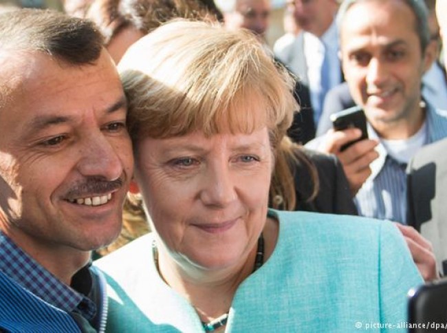 رغم ان القانون الالماني قانون صارم الا ان الحياه الانسانيه للجوء تتطلب الشعور بهم وميركل تدعو ألمانيا الي النظر في قضيه اللجوء والمسلمين وتدلي بتصريحات هامه جدا جدا 