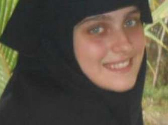  إبنة برلماني إيطالي تفاجىء والدها باعتناقها الإسلام