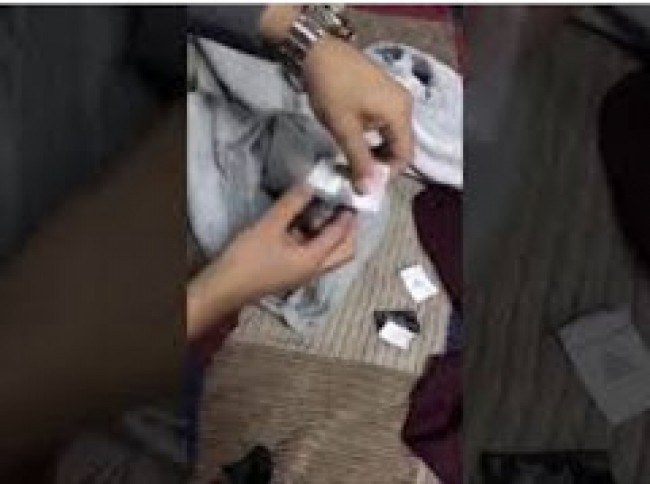 رجل سعودى اشترى لزوجته ملابس جديدة وبالصدفه فتحها من الداخل فوجد المفاجاة الصادمة