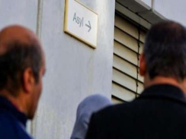  عاجل.قرار خطير من المحكمه لمن يحق له اللجوء ولمن يتم حرمه من لم الشمل في هذه الحالات. اليكم التفاصيل