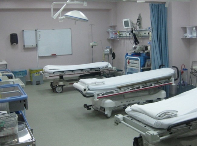 لماذا لم يبق الرحمة في مستشفيات لبنان __ وأين ذهبت الانسانية أم فقط لأنهم غرباء !! 